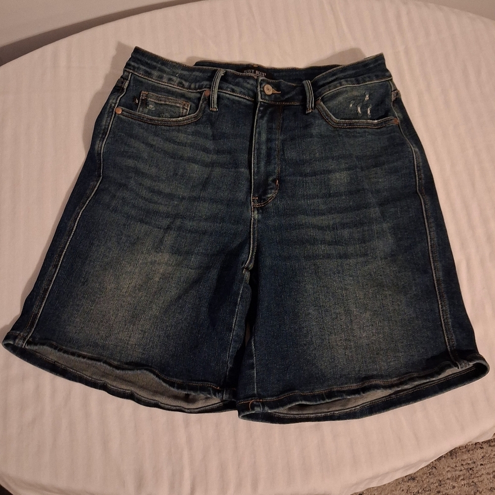 Judy Blue Medium Wash Jean Shorts - Picture 11 of 11